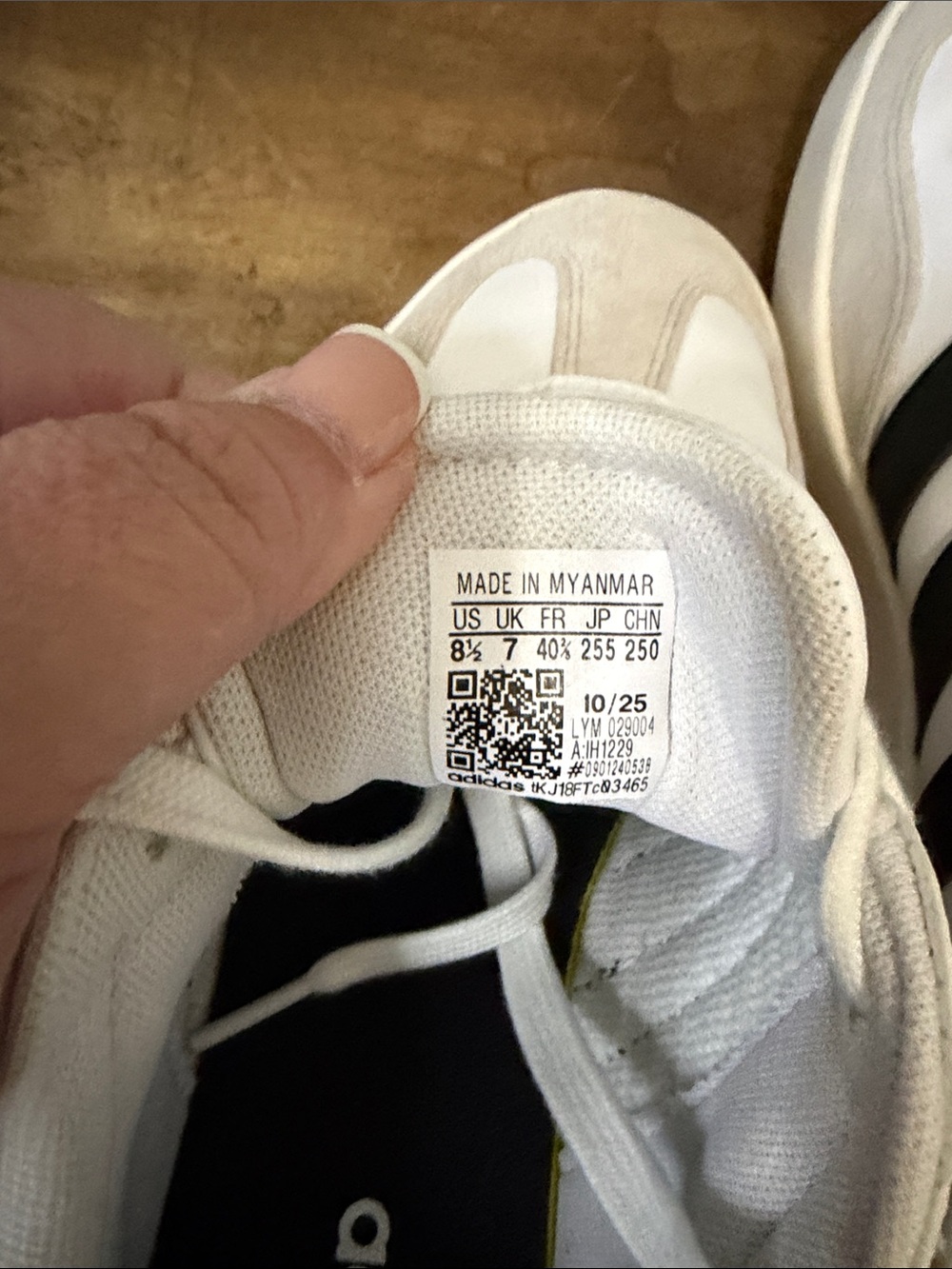 adidas Women’s White & Black Retro-Inspired Sneakers size 8.5 - Picture 6 of 7